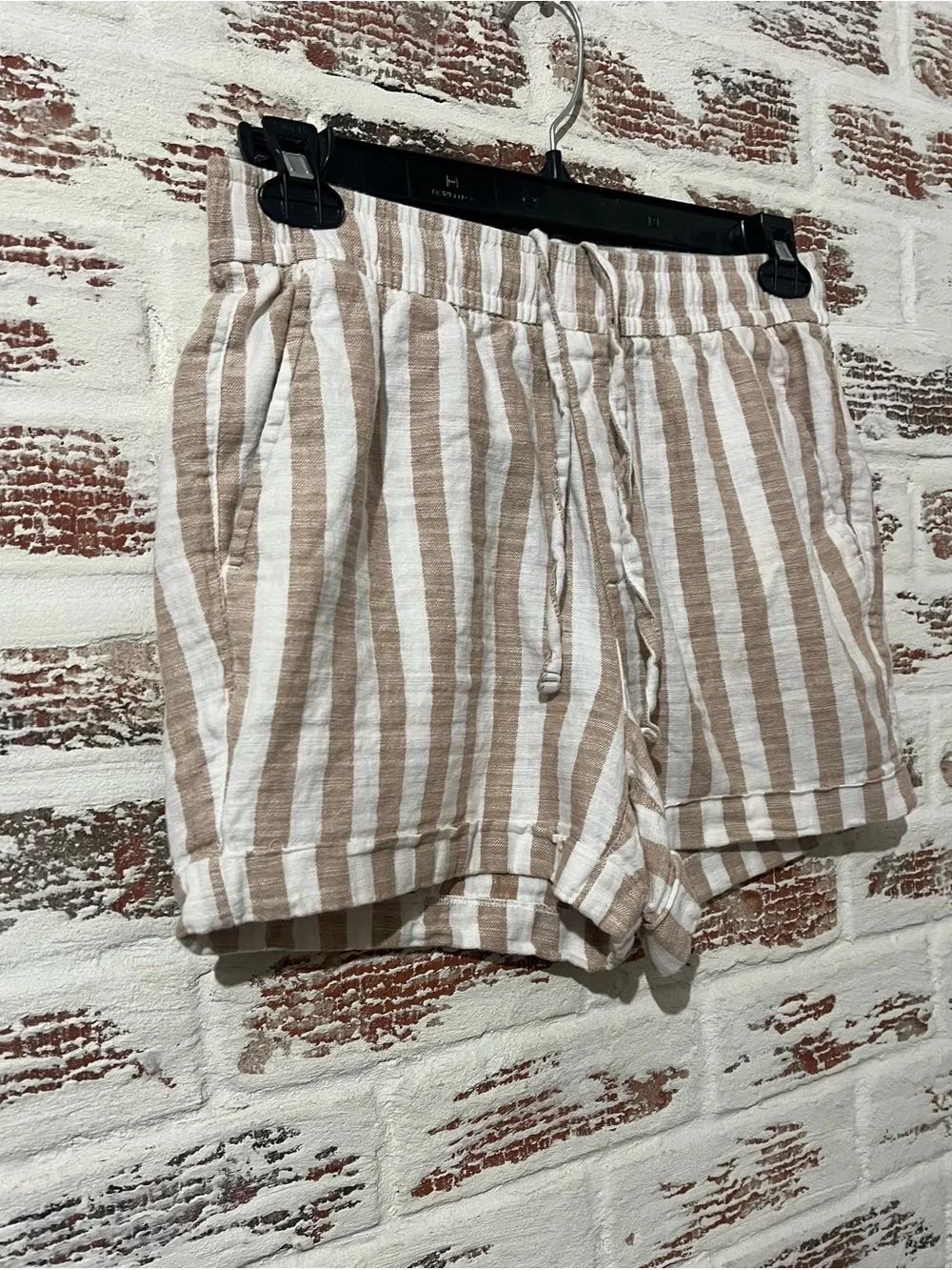 Old Navy Women's Linen Blend Striped Shorts Sz Small Tan White Elastic Waist